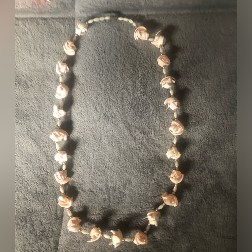 Beautiful Shell-flower shaped necklace.